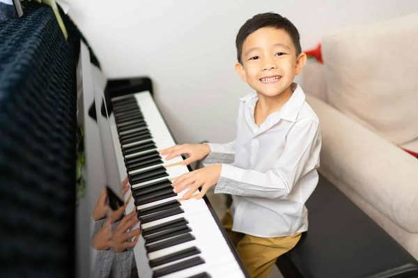 5 avantages des cours de piano enfant à découvrir